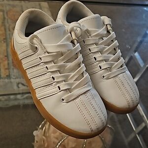 K-Swiss classics size 1